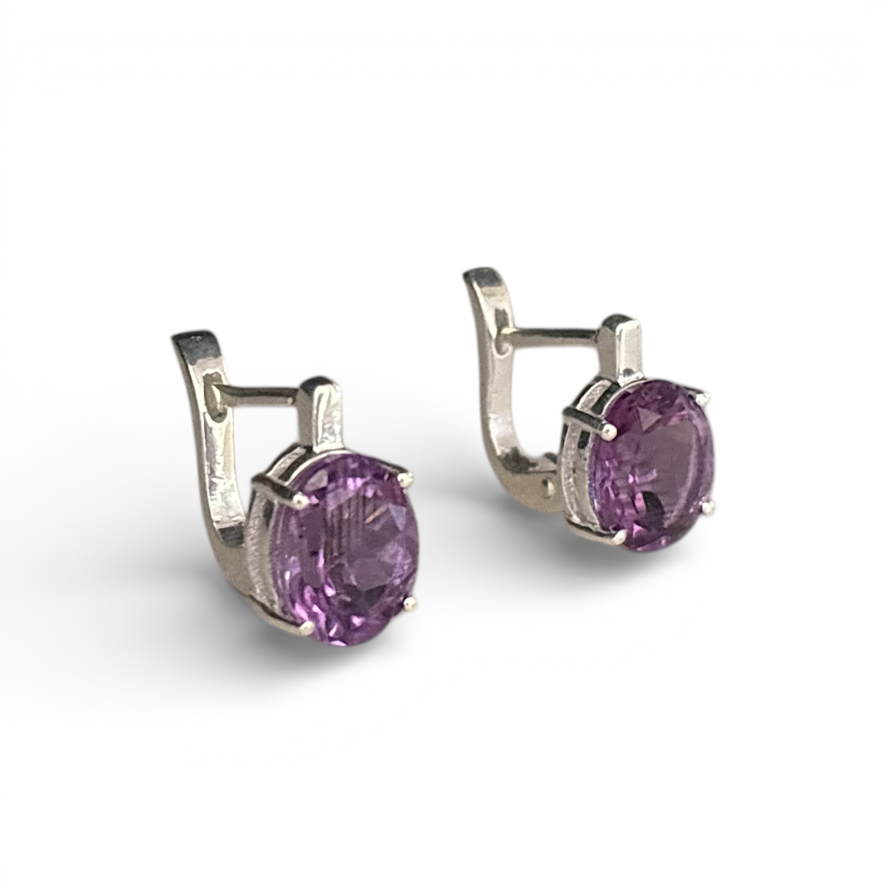 Violet Glow - Amethyst Stud Earrings in 925 Silver