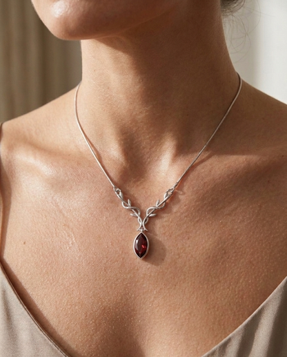 Wild Stag - Garnet Stag Necklace in 925 Silver