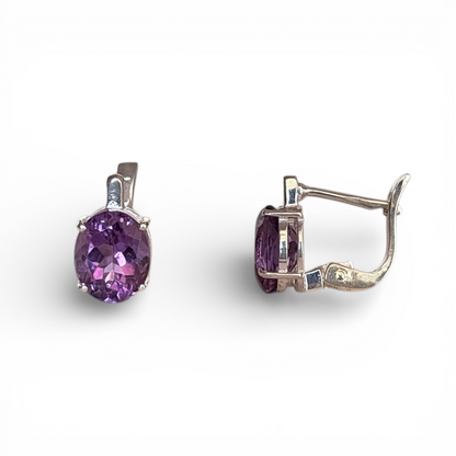 Violet Glow - Amethyst Stud Earrings in 925 Silver