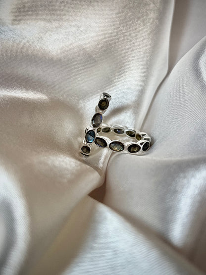 Mystic Loop - Labradorite Band Ring | 925 Silver